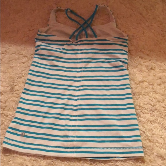 LuluLemon Workout Top - Picture 2 of 2